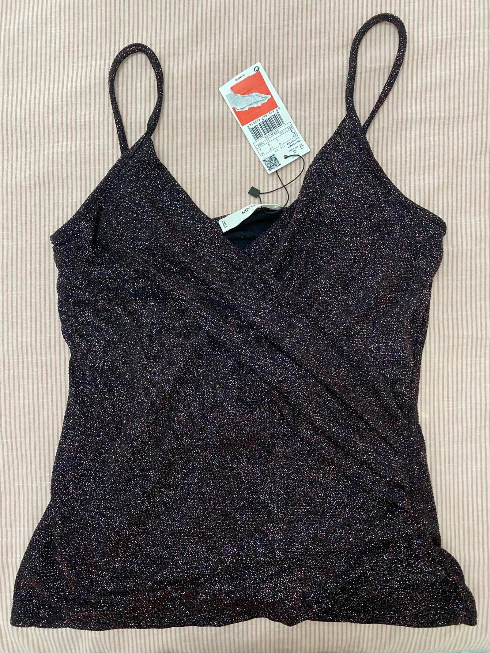 Blusa de alças com brilhantes 